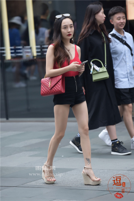 编码2318热裤美腿凉高美脚韵味