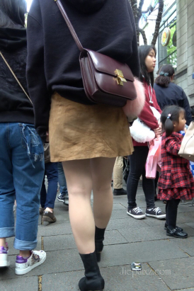 4K - 街拍棕色群美眉 [1.68 GB/MP4]