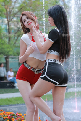 热裤长腿好姐妹