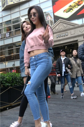 4K 超性感翘臀紧身牛仔美女姐姐 [522 MB]