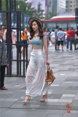 编码0459白色喇叭裤吊带美胸香肩纹身美背小蛮腰美腿凉高