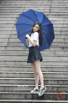 编码0553黑色短裙肉丝美腿美脚