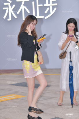 黄裙丝袜美女 23-04-21-49P