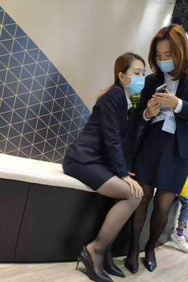 4k视频奔驰销售经理黑丝半拖鞋隔口罩的气质韵味