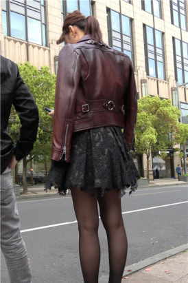 4k-超性感黑丝美腿蕾丝裙极品街拍美少妇 [1.36 GB]