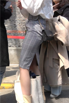 时尚的白衬衫街拍美女 [1.48 GB/MP4]