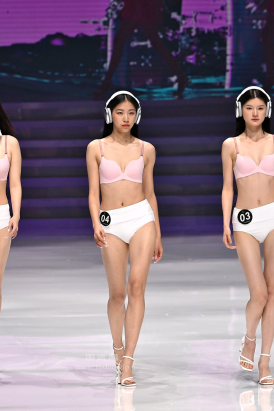 双机位超模内衣走秀