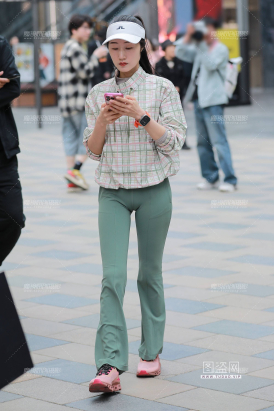 紧身绿色瑜伽裤