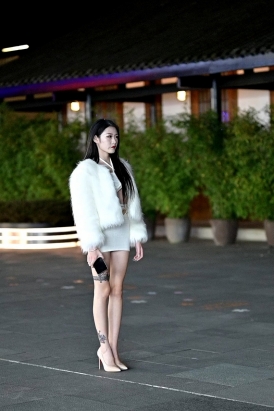 菲菲白短裙3分29秒 [3.07 GB]