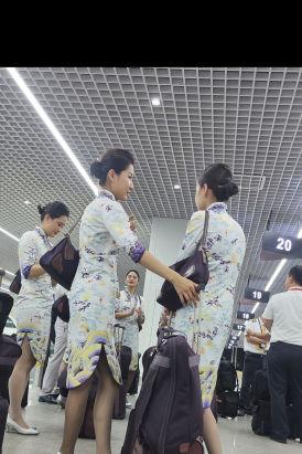 4K视频海天祥云制服空姐灰细高跟太美了