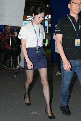 241018-22=111√她在上班呢～