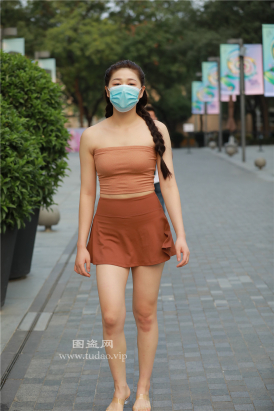 编码1587美腿一字肩