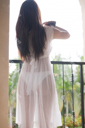 【一筒】白色比基尼女孩