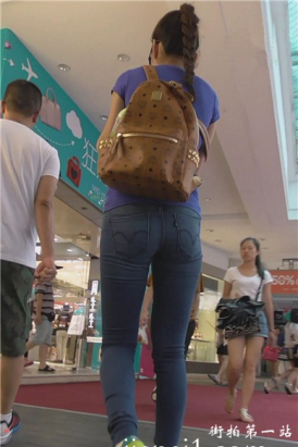 街拍麻花辫高挑细腿紧身蓝牛美女 [1.50 GB]