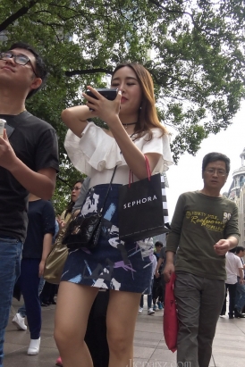 4K - 街拍美丽长腿女友 [1.57 GB/MP4]