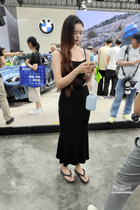 极品黑色包臀裙