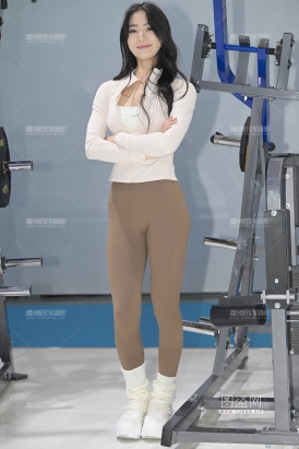 咖色运动裤