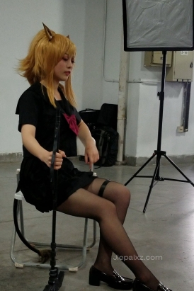 4K - 漫展cos的黑丝萌妹子 [853 MB/MP4]