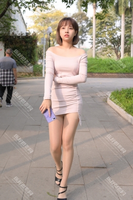 【M0269】庭中的美女