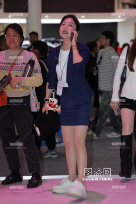 g z车展最有韵味的肉丝熟女销售