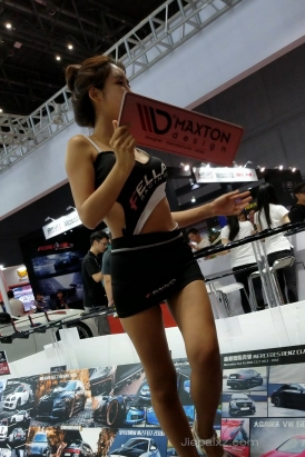 4K - 短裙丰满靓模姐姐 [746 MB/MP4]