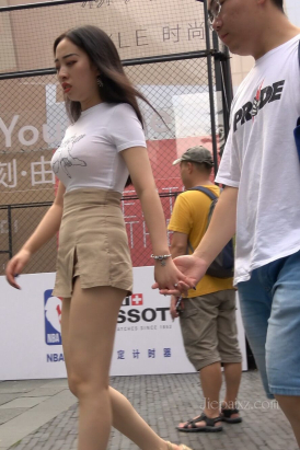 4K - 别人家的丰满漂亮小蛮腰女友 [1.26 GB/MP4]