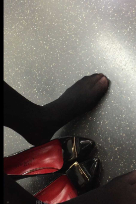 高清 白衣黑丝 2min54s